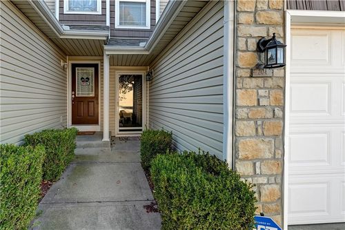 204 Pointe Ln, Raymore, MO, 64083-7801 | Card Image