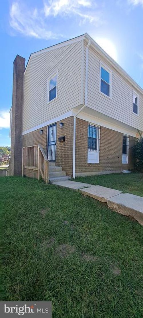 2240 Anvil Ln, TEMPLE HILLS, MD, 20748-4206 | Card Image