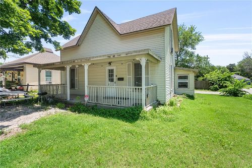 415 W 2nd St, Cherryvale, KS, 67335-1211 | Card Image