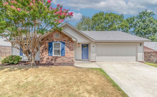 18 Manchester Dr, Conway, AR, 72034-4839 | Card Image