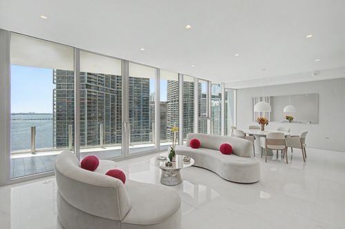 3306-300 Biscayne Boulevard Way, Miami, FL, 33131 | Card Image