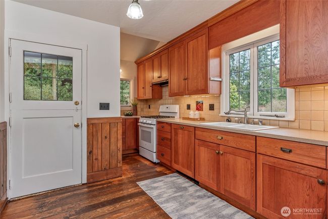 Exterior door into kitchen. | Image 9