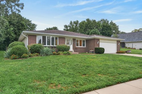 5006 W Oakwood Dr, McHenry, IL, 60050-4941 | Card Image