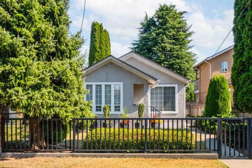 5020 Moss St, Vancouver, BC, V5R3T7 | Card Image