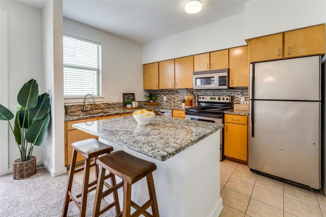 APT-1102 - 1201 Grove Blvd, Condo with 2 bedrooms, 3 bathrooms and 1 parking in Austin TX | Image 8