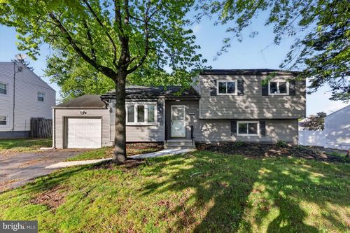 1976 Arena Dr, Hamilton, NJ, 08610-2433 | Card Image