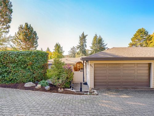901-2829 Arbutus Rd, Victoria, BC, V8N5X5 | Card Image