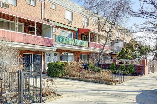 5039 60th St, Woodside, NY, 11377-5825 | Card Image