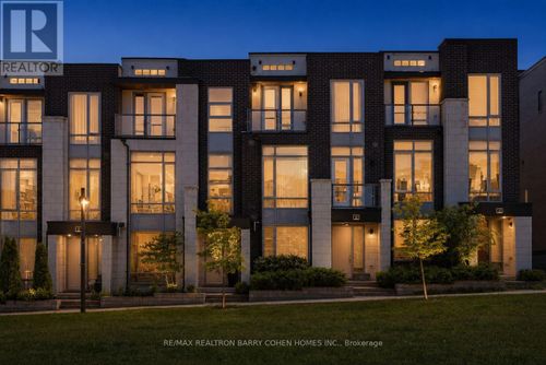 8 Heriot Place, Vaughan (Patterson), ON, L6A4Z6 | Card Image