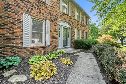 2517 Slateshire Dr, Dublin, OH, 43016-9256 | Card Image