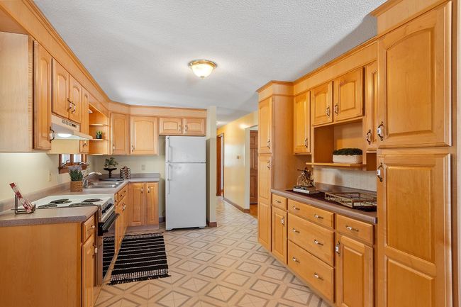 1096 W Hollis St, House other with 3 bedrooms, 3 bathrooms and null parking in Nashua NH | Image 25