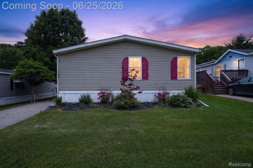 11595 Clearwater Dr, Fenton, MI, 48430-8609 | Card Image
