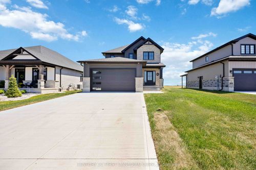 656 Ketter Way, Wyoming, ON, N0N1T0 | Card Image