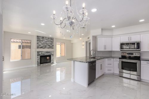 9611 S 50th St, Phoenix, AZ, 85044-5641 | Card Image