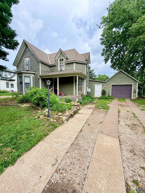 712 Hockaday St, Council Grove, KS, 66846-1814 | Card Image