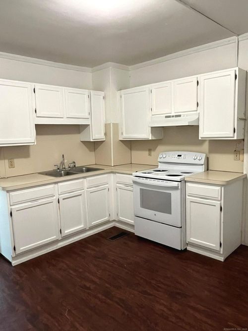apt-2-15 Carroll St, Naugatuck, CT, 06770-4684 | Card Image