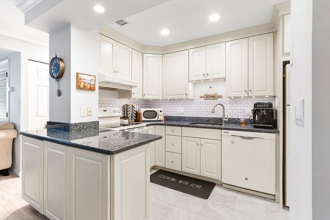 APT-206 - 666 Main St, Condo with 2 bedrooms, 2 bathrooms and 1 parking in Winchester MA | Image 10