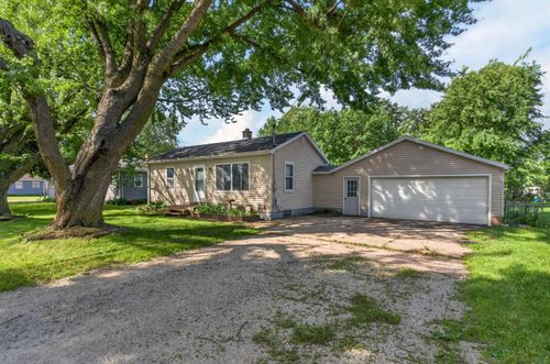 403 1st St, Washburn, IA, 50702-6039 | Card Image