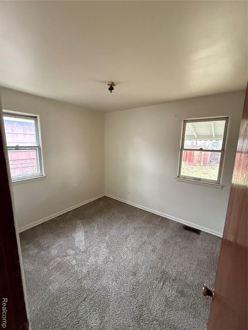 1210 Pinehurst Ave, Flint, MI, 48507-2340 | Card Image