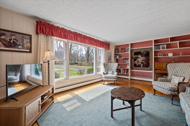 337 Wauregan Rd, House other with 3 bedrooms, 2 bathrooms and 8 parking in Killingly CT | Image 5