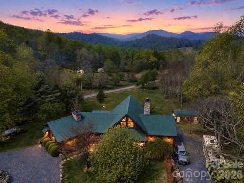 129 Apple Farm Rd, Bakersville, NC, 28705-8828 | Card Image