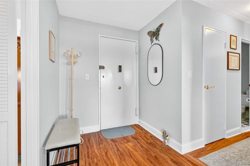 apt-315-200 High Point Dr, Hartsdale, NY, 10530-1129 | Card Image