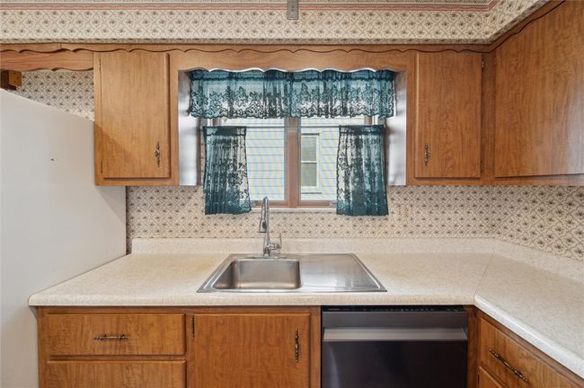 502 Sycamore St, House other with 3 bedrooms, 2 bathrooms and 2 parking in Vandergrift PA | Image 12