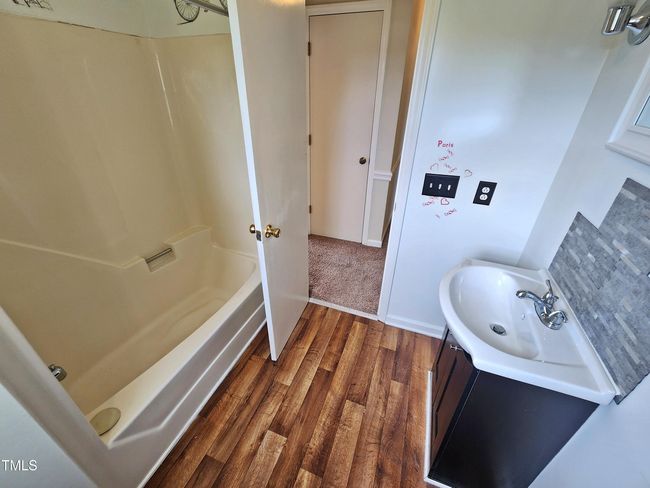 bath 2 c | Image 32