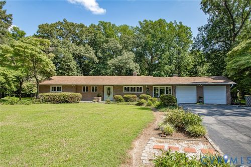 810 Mansion Dr, Hopewell, VA, 23860-1922 | Card Image