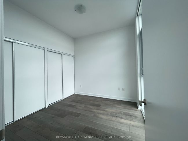2102 - 38 Honeycrisp Cres, Condo with 2 bedrooms, 1 bathrooms and null parking in Concord ON | Image 9
