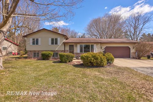 4132 Meadowbrook Dr, Freeland, MI, 48623-8840 | Card Image