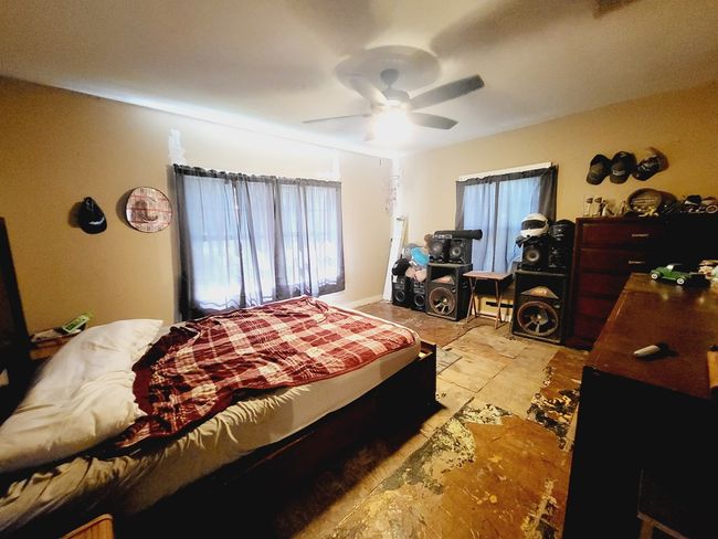 213 Hawthorne St, Home with 4 bedrooms, 1 bathrooms and null parking in Elkhart TX | Image 4