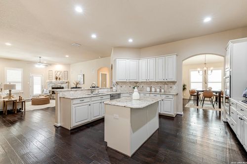 112 Hagen Dr, Boerne, TX, 78006-3264 | Card Image