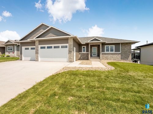2812 S Faith Ave, Sioux Falls, SD, 57110-3207 | Card Image
