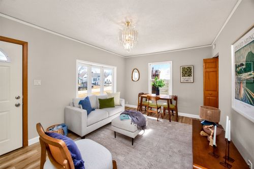 3946 57th St, Des Moines, IA, 50310-1805 | Card Image