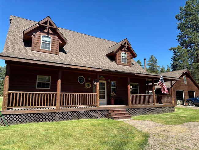 Fantastic 3.28 Acres: 3, 020 Sq Ft. home a touch of Rustic and Classic Elegance! | Image 52