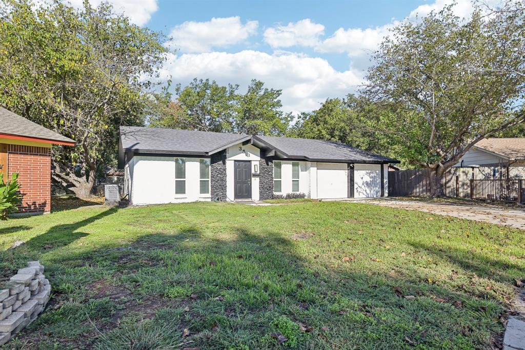 Forrest Hill Cir, Grand Prairie, TX 75052