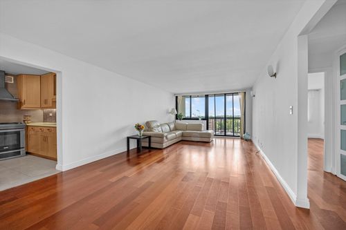 apt-8j-1 Bay Club Dr, Bayside, NY, 11360-2906 | Card Image