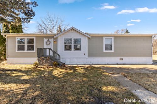 7296 W Maize Dr Ne, Belmont, MI, 49306-9782 | Card Image