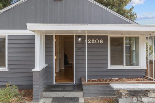 12206 Fremont Ave N, Seattle, WA, 98133-8025 | Card Image