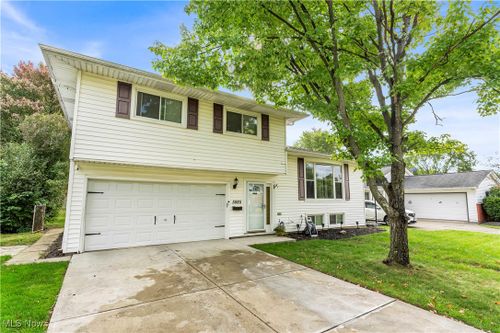 5985 White Pine Drive, Bedford Heights, OH, 44146 | Card Image