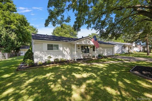45481 Wakefield St, Shelby Township, MI, 48317-4757 | Card Image