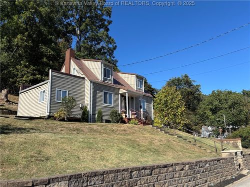 686 Forest Cir, South Charleston, WV, 25303-2611 | Card Image