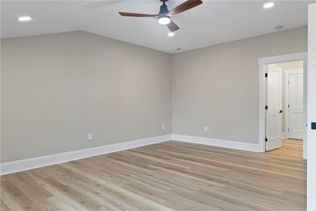 Upstairs bedroom 1. | Image 29