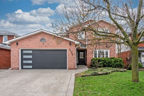 2152 Heidi Ave, Burlington, ON, L7M3X2 | Card Image