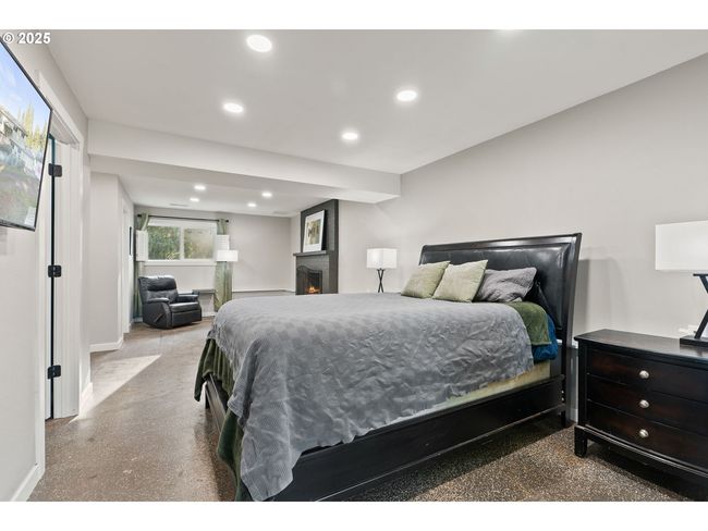 22400 S Evergreen Dr, House other with 5 bedrooms, 3 bathrooms and 2 parking in Beavercreek OR | Image 20