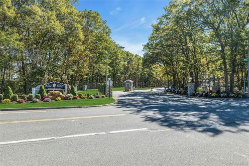 634 W End Dr, Medford, NY, 11763-1217 | Card Image