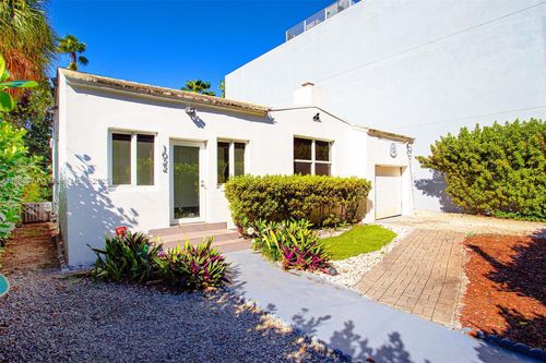 1022 Sw 3rd Ave, Miami, FL, 33130-4014 | Card Image