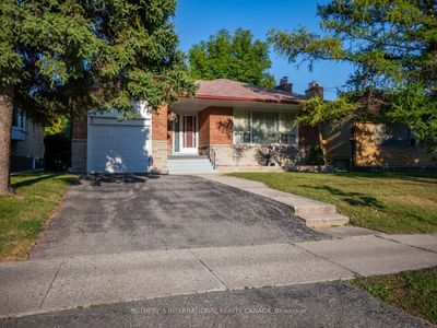 35 Silverhill Dr, House other with 3 bedrooms, 2 bathrooms and 3 parking in Etobicoke ON | Image 1