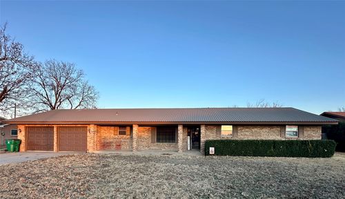 1204 Barbara Dr, Seymour, TX, 76380-4001 | Card Image